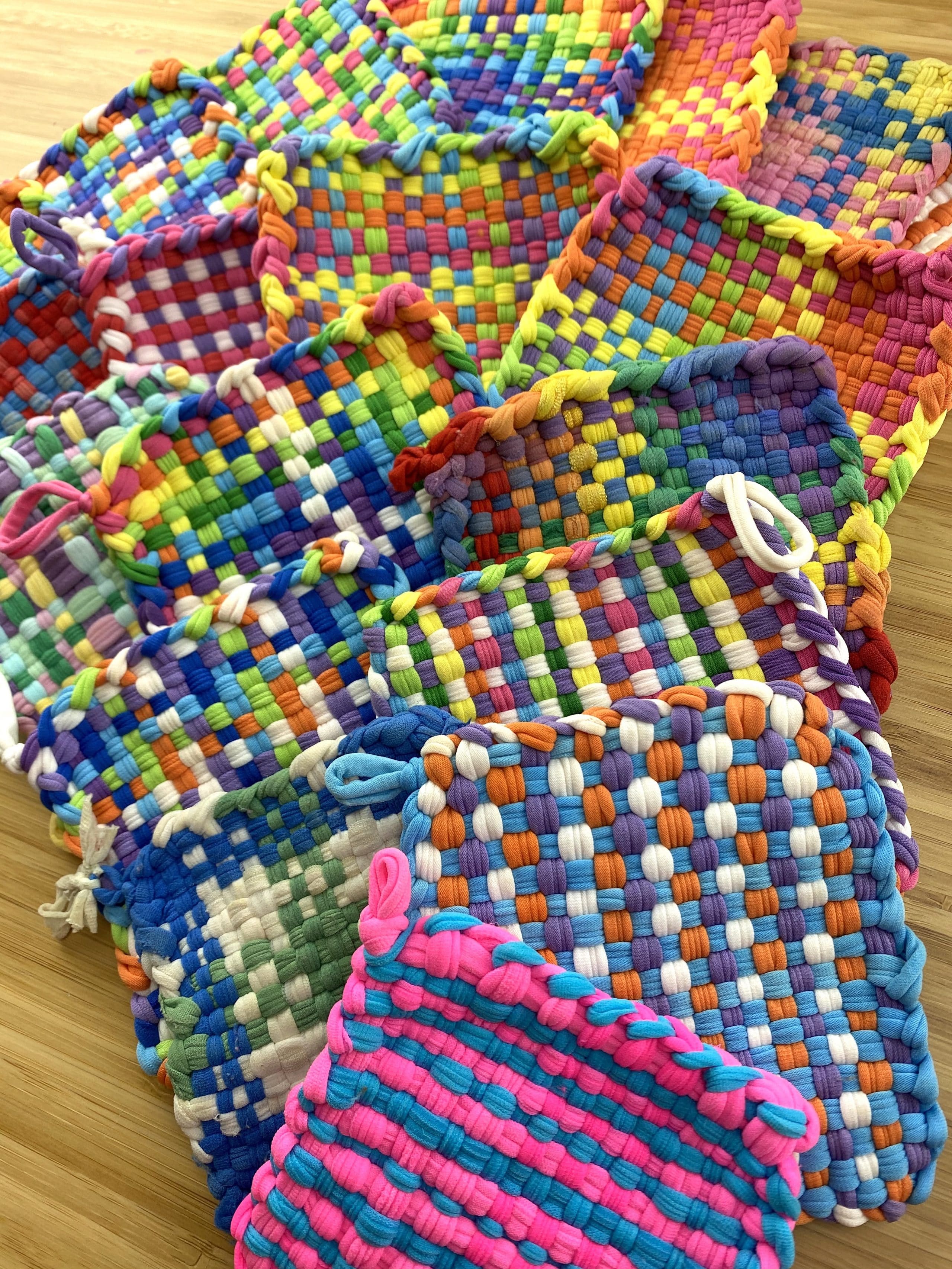 How to Weave a Pot Holder - You ARE an ARTiST!